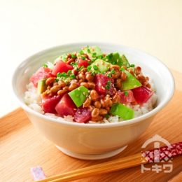 マグロアボカド納豆丼