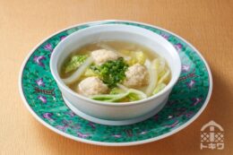 白菜と鶏団子の中華スープ
